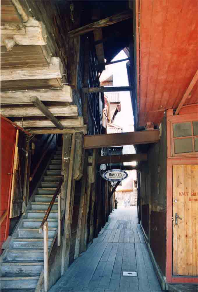 152 - Noruega - Bergen - muelle de Bryggen - interior - 2001